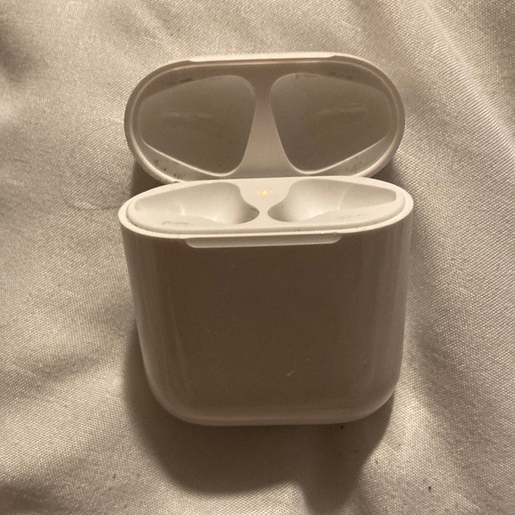 Apple Headphones Airpod Case No Airpods Poshmark